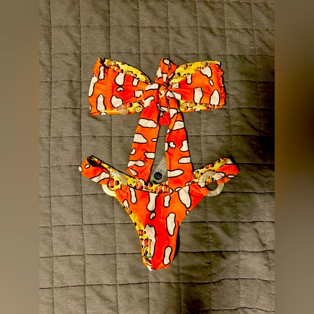 Moana Bikini - Reversible Just Keep Swimming Set - Size Medium - Picture 4 of 7